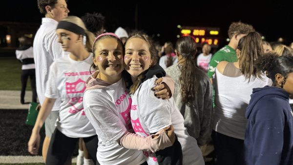 Navigation to Story: Homecoming Powderpuff Football Builds Excitement